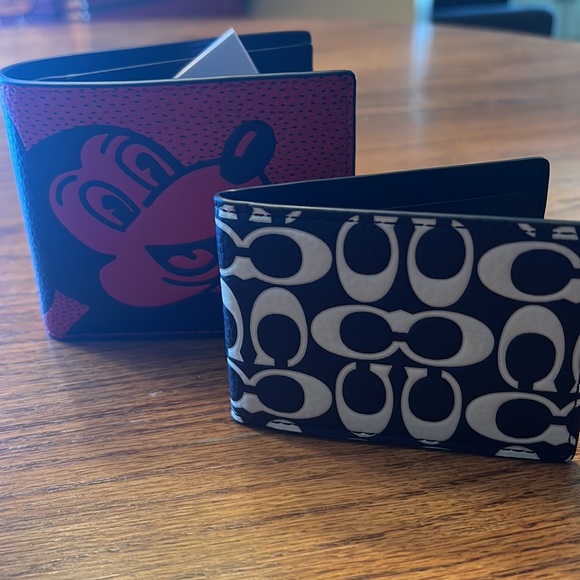 Men’s Disney Mickey Coach Wallet - Picture 5 of 6